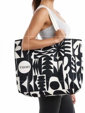 Vuori canvas tote 24" wide x 15" deep. canvas, solid color straps Green NWOT